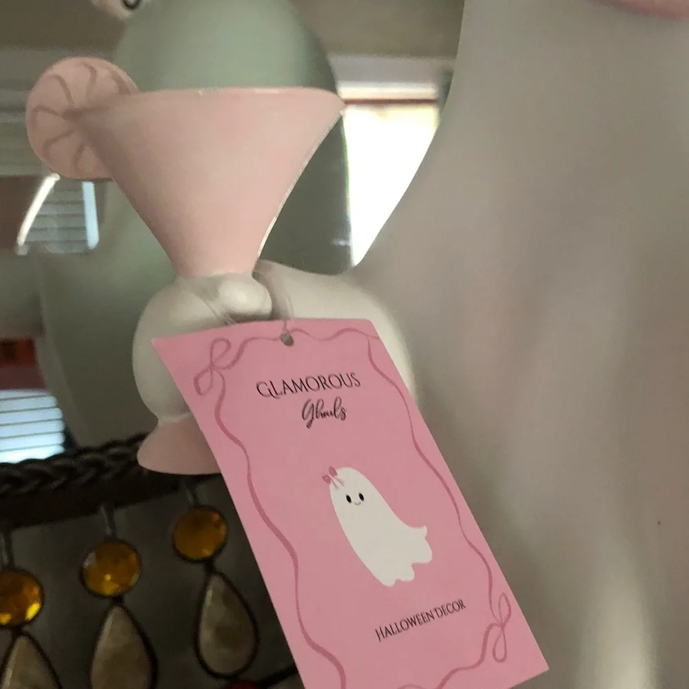 Glamorous Ghouls chic pink
